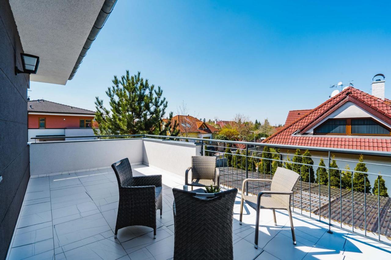 Serenity Prague Villa With Garden Jacuzzi المظهر الخارجي الصورة